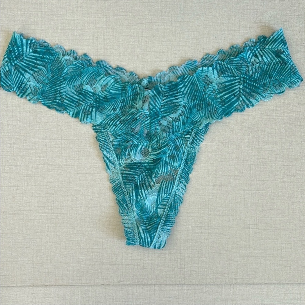 Victoria’s Secret Lace Thong Panty S